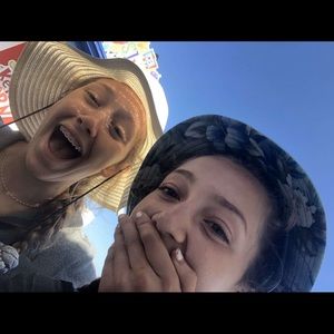 Meet your Posher, Iris